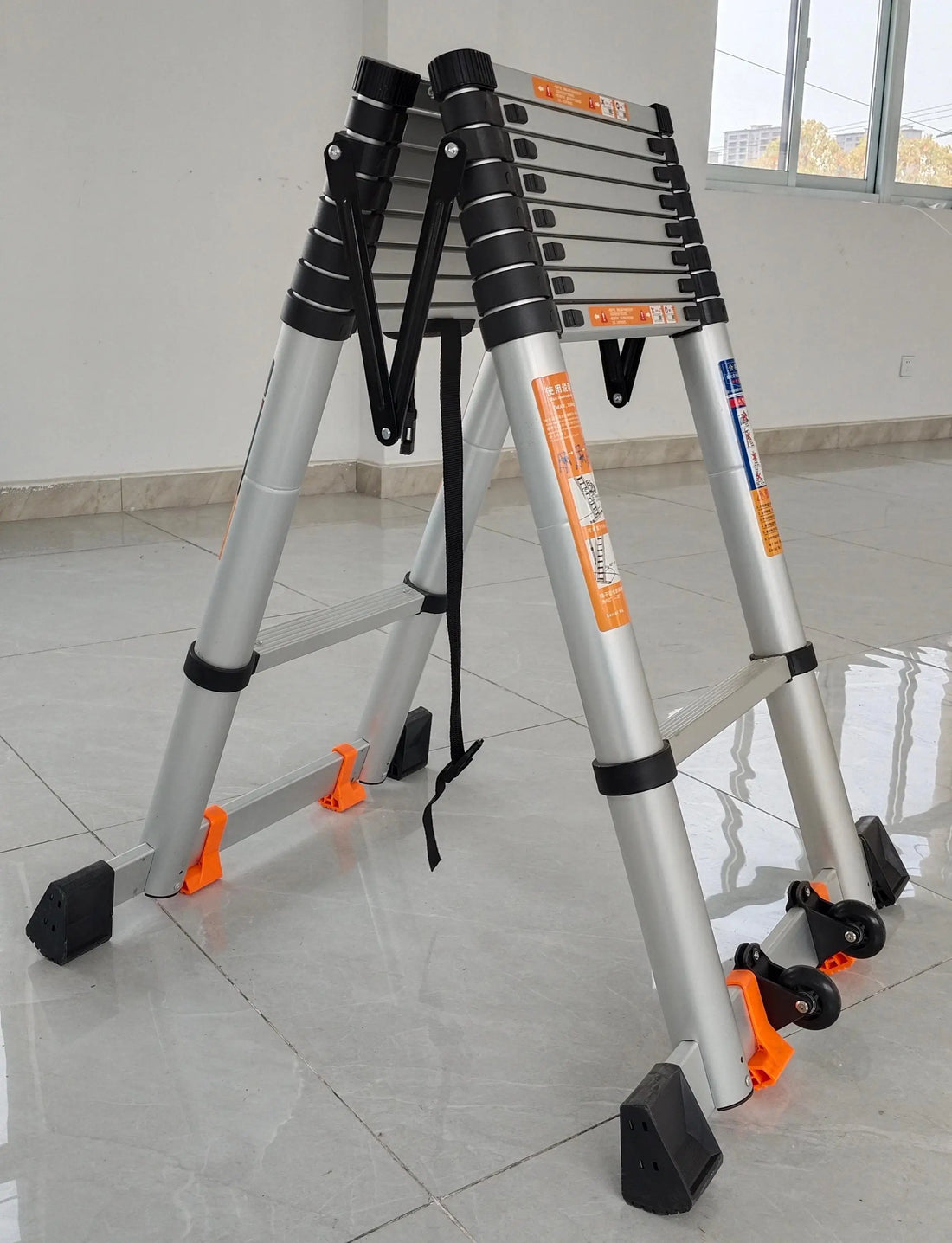 Escalera telescópica de aleación de aluminio de 3,5 m de diseño moderno portátil para uso doméstico